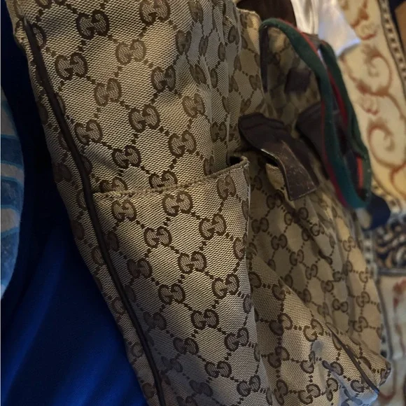 Gucci bag with flaws shown in live - Picture 12 of 15